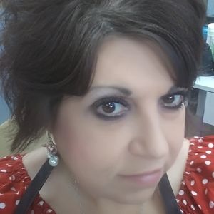 Meet your Posher, Monica